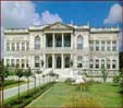  Dolmabahçe Palace